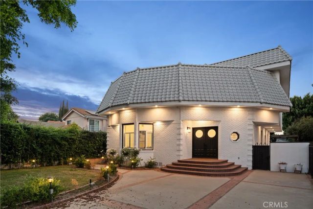 14713 Valleyheart Drive, Sherman Oaks, CA 91403