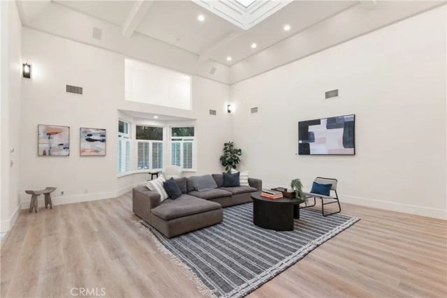 14713 Valleyheart Drive, Sherman Oaks, CA 91403