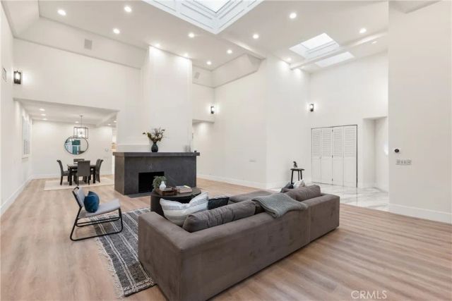 14713 Valleyheart Drive, Sherman Oaks, CA 91403