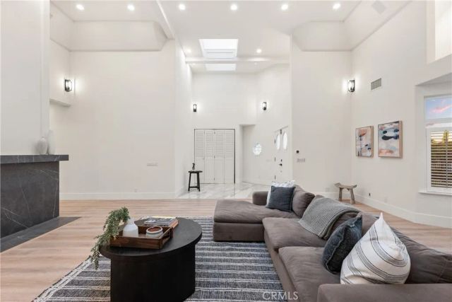 14713 Valleyheart Drive, Sherman Oaks, CA 91403