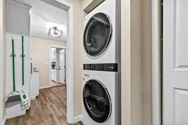 201 N Keene Way Drive, Medford, OR 97504