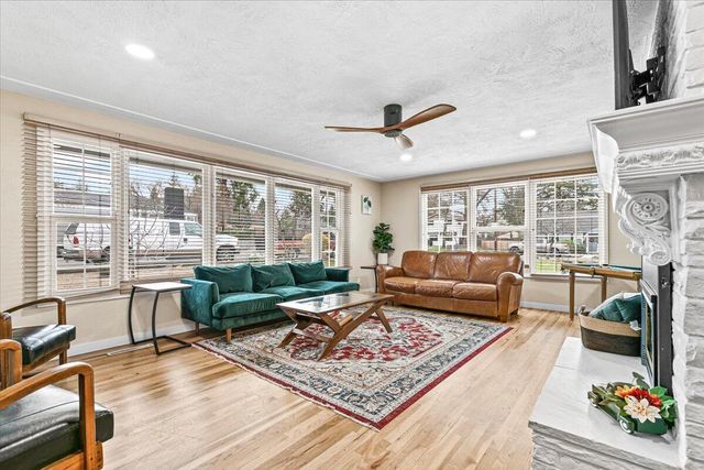 201 N Keene Way Drive, Medford, OR 97504