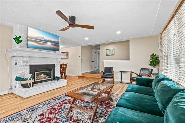 201 N Keene Way Drive, Medford, OR 97504