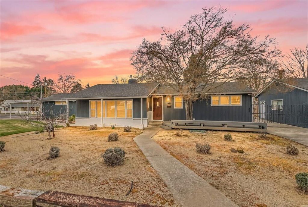 201 N Keene Way Drive, Medford, OR 97504