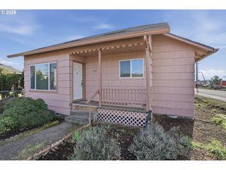 108 W 1ST St, Canby, OR 97013