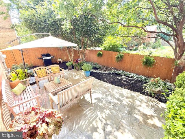 2416 FALLS PLACE CT, Falls Church, VA 22043