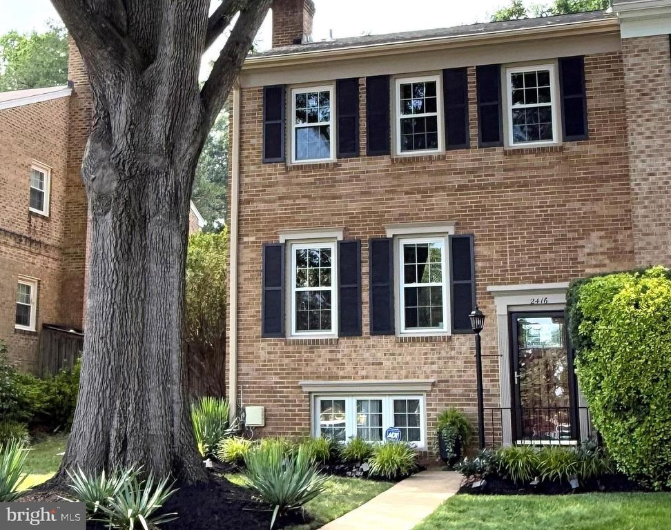 2416 FALLS PLACE CT, Falls Church, VA 22043