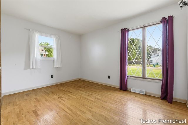 2423 Ridgefield Road, Portage, MI 49024