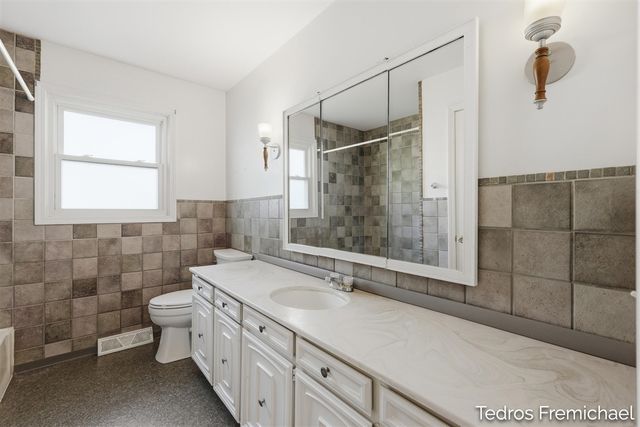 2423 Ridgefield Road, Portage, MI 49024