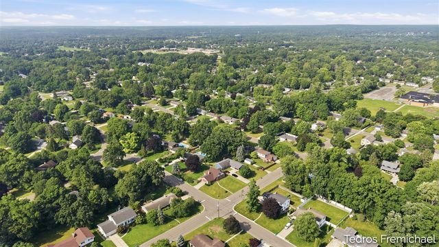 2423 Ridgefield Road, Portage, MI 49024