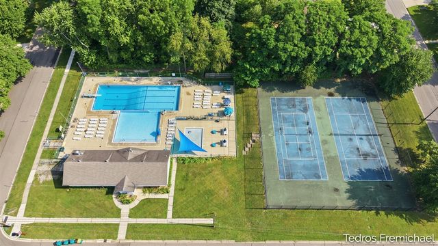 2423 Ridgefield Road, Portage, MI 49024