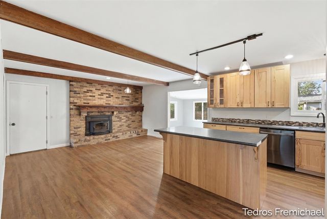 2423 Ridgefield Road, Portage, MI 49024