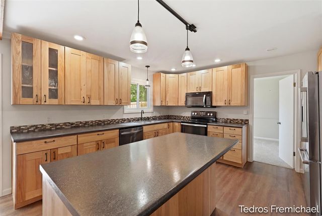 2423 Ridgefield Road, Portage, MI 49024