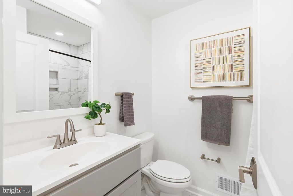Image 16 of property listing at 1307 N BROADWAY, Baltimore, MD 21213
