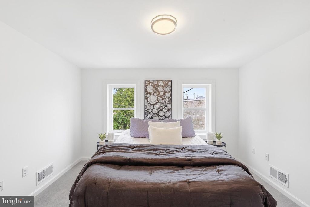Image 17 of property listing at 1307 N BROADWAY, Baltimore, MD 21213