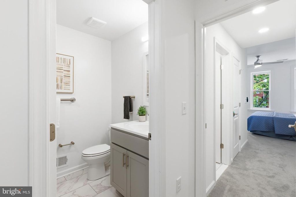 Image 18 of property listing at 1307 N BROADWAY, Baltimore, MD 21213