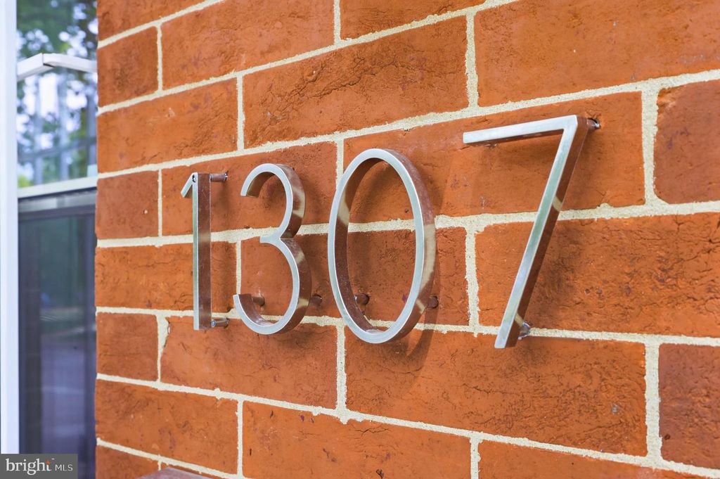 Image 2 of property listing at 1307 N BROADWAY, Baltimore, MD 21213