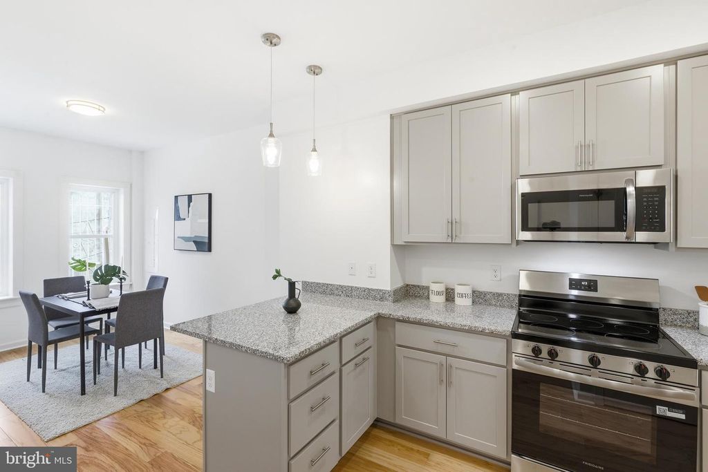 Image 8 of property listing at 1307 N BROADWAY, Baltimore, MD 21213