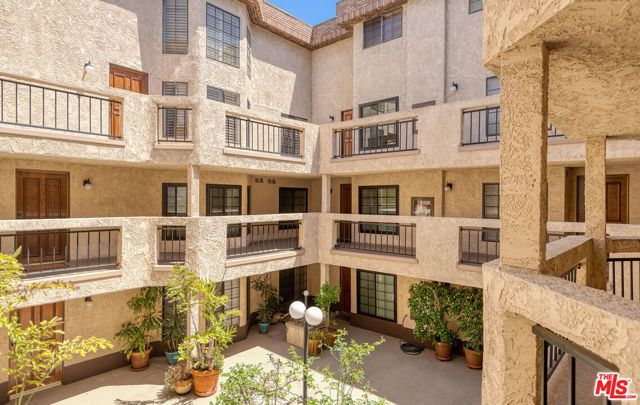12321 Ocean Park Boulevard 2, Los Angeles, CA 90064