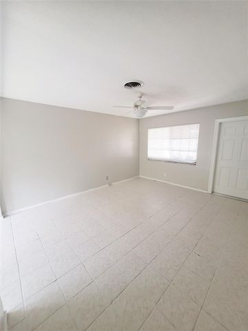 2120 NE 41st Street C, Lighthouse Point, FL 33064