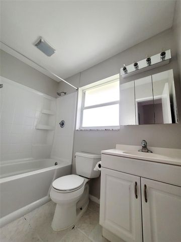 2120 NE 41st Street C, Lighthouse Point, FL 33064