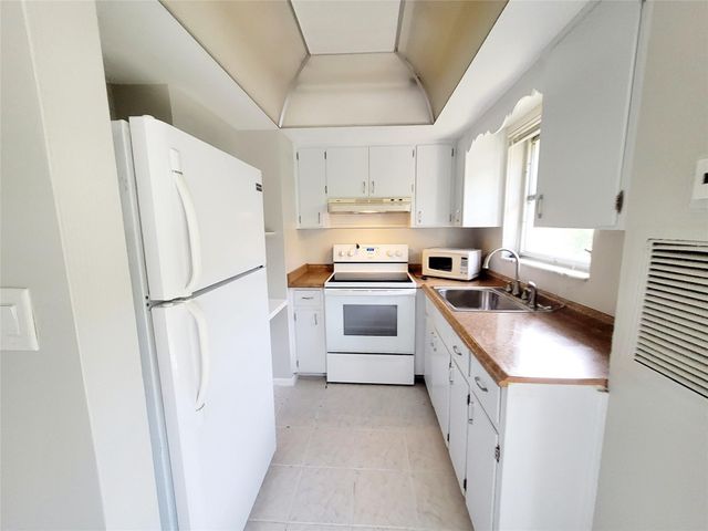 2120 NE 41st Street C, Lighthouse Point, FL 33064