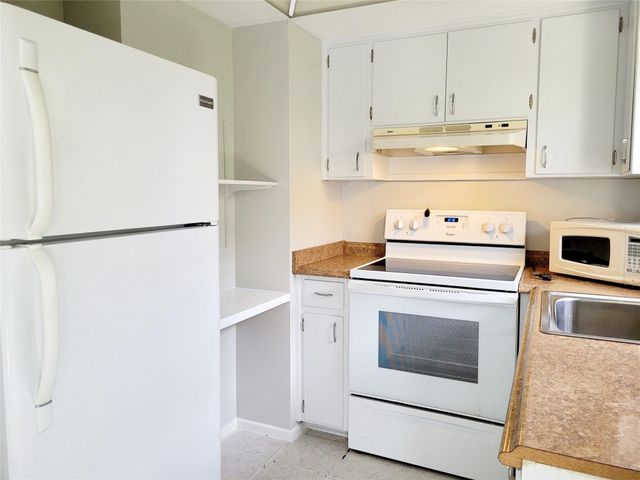 2120 NE 41st Street C, Lighthouse Point, FL 33064