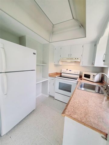 2120 NE 41st Street C, Lighthouse Point, FL 33064