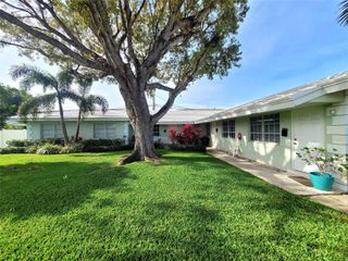 2120 NE 41st Street C, Lighthouse Point, FL 33064