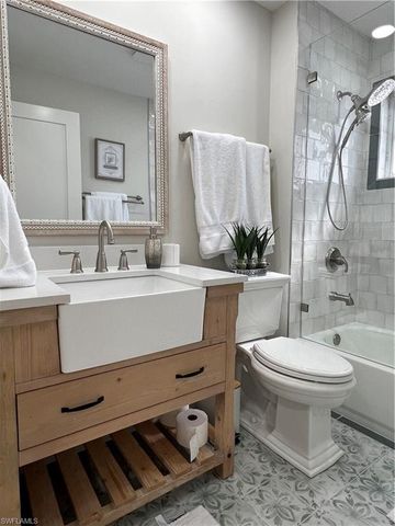 7087 Barrington CIR 201, Naples, FL 34108