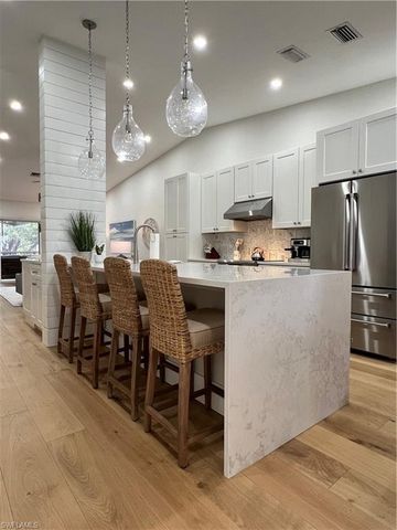 7087 Barrington CIR 201, Naples, FL 34108