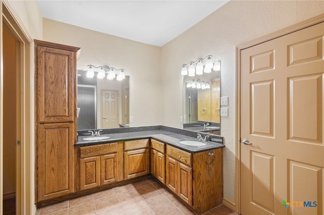 117 Sunset Way, Port Lavaca, TX 77979
