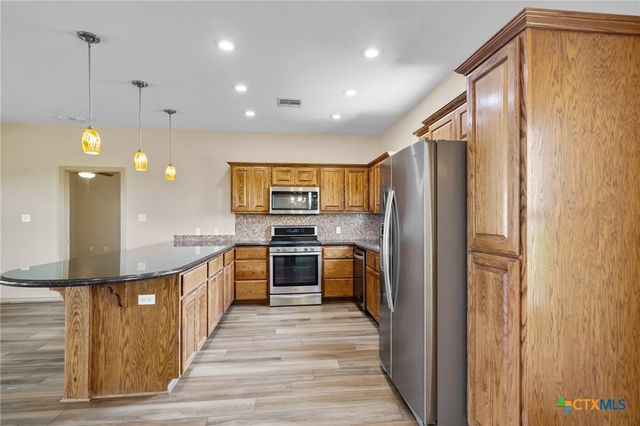 117 Sunset Way, Port Lavaca, TX 77979