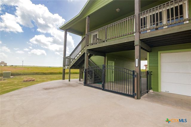 117 Sunset Way, Port Lavaca, TX 77979