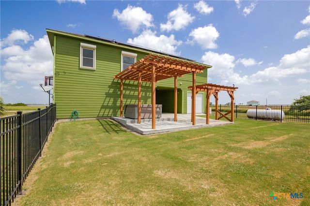117 Sunset Way, Port Lavaca, TX 77979