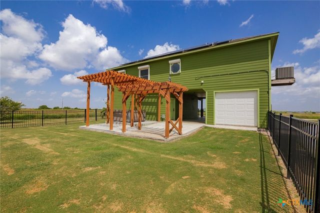 117 Sunset Way, Port Lavaca, TX 77979