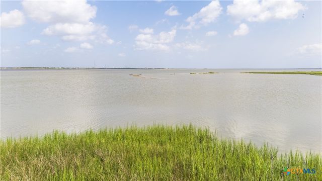 117 Sunset Way, Port Lavaca, TX 77979