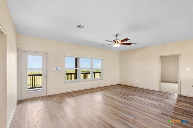 117 Sunset Way, Port Lavaca, TX 77979
