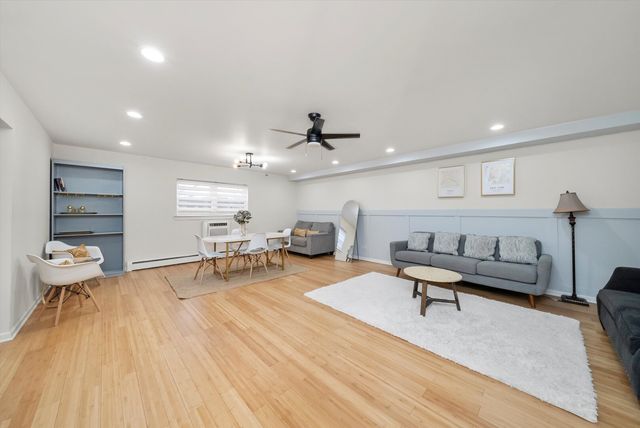 415 S Maple Avenue 202, Oak Park, IL 60302