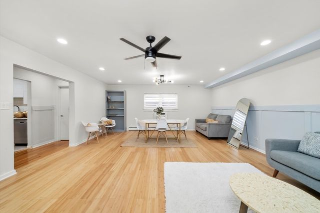 415 S Maple Avenue 202, Oak Park, IL 60302