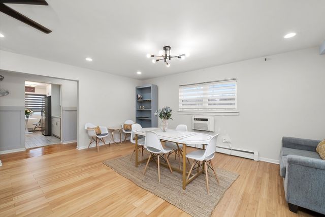 415 S Maple Avenue 202, Oak Park, IL 60302