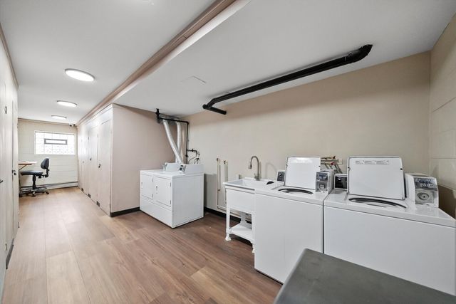 415 S Maple Avenue 202, Oak Park, IL 60302