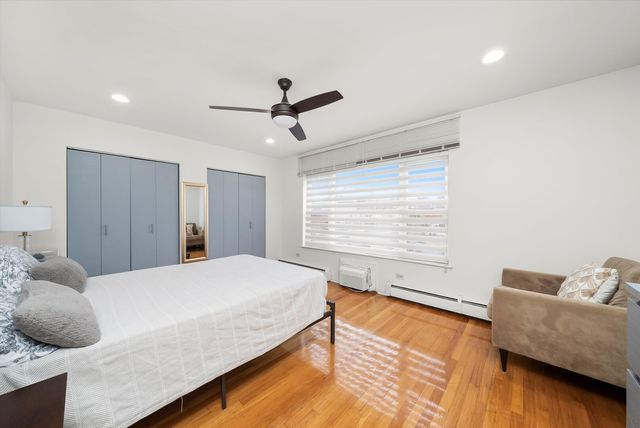 415 S Maple Avenue 202, Oak Park, IL 60302