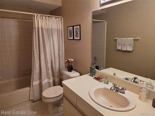 4201 Breckenridge Drive 74, West Bloomfield Charter Township, MI 48322