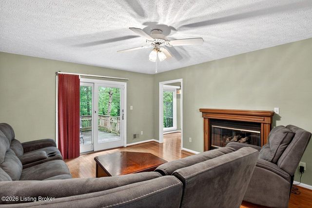 6813 Stone Hill Rd, Louisville, KY 40214