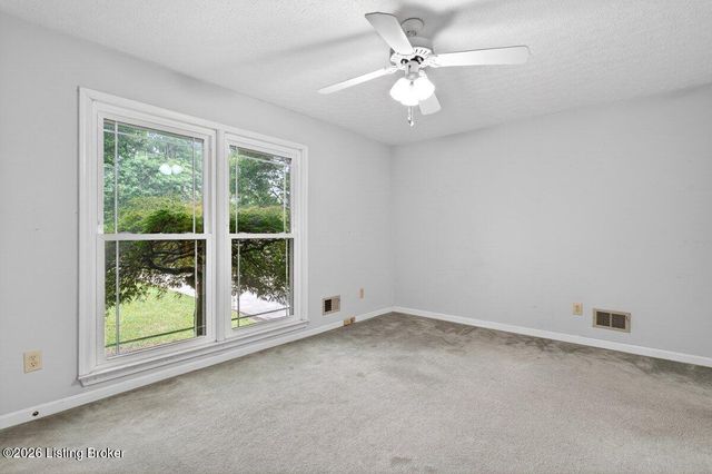 6813 Stone Hill Rd, Louisville, KY 40214