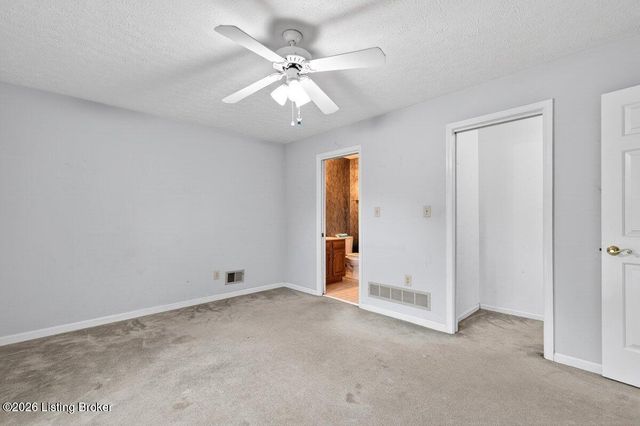 6813 Stone Hill Rd, Louisville, KY 40214