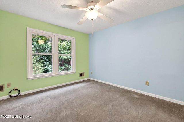 6813 Stone Hill Rd, Louisville, KY 40214