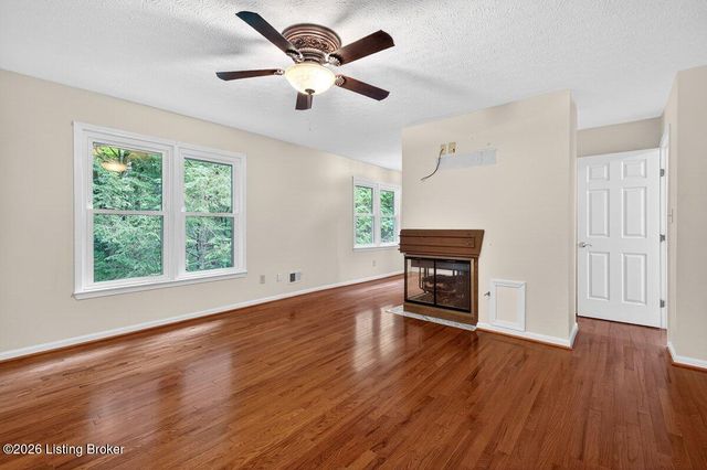 6813 Stone Hill Rd, Louisville, KY 40214