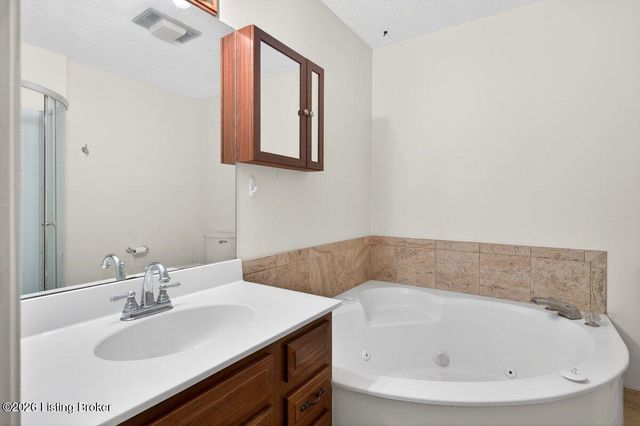 6813 Stone Hill Rd, Louisville, KY 40214